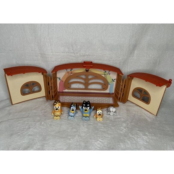 Bluey Calypso's School Playset Case Figure Dollhouse With Figures - Picture 1 of 9